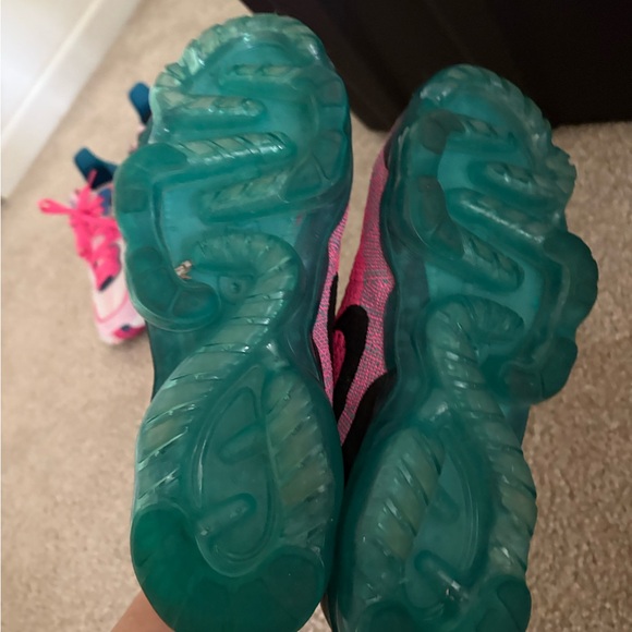 Nike Vibrant Pink and Black Vapormax Shoes - Picture 5 of 5